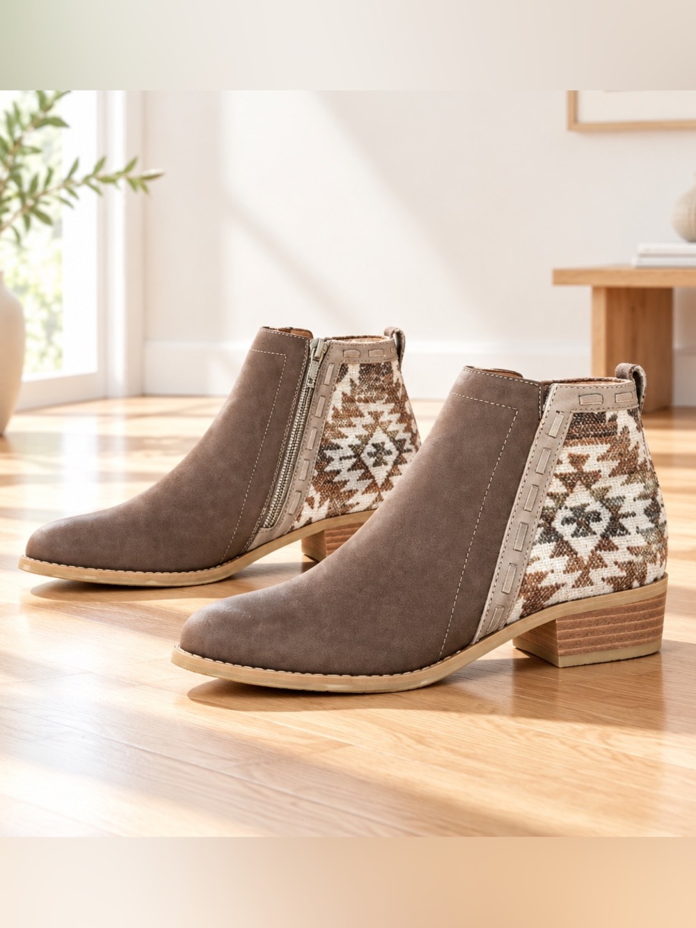 C Comfort Women’s Sz 8M Southwestern / Aztec Print Ankle Boots low stacked heel